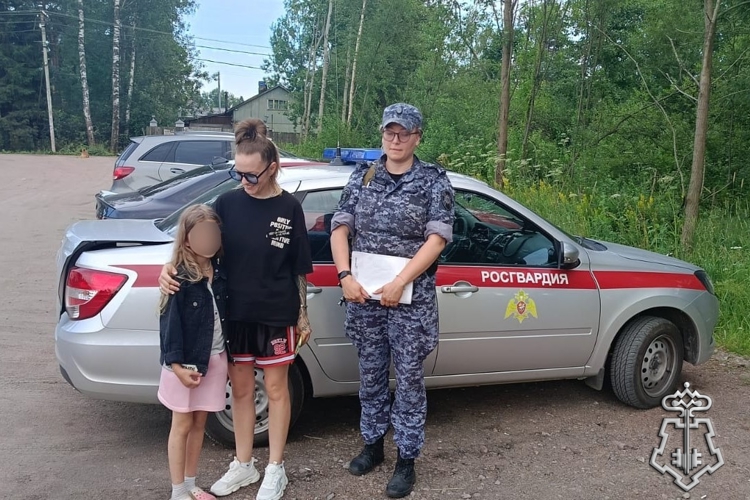 В Ленинградской области росгвардейцы разыскали и вернули матери дочку, в одиночку ушедшую из дома на прогулку