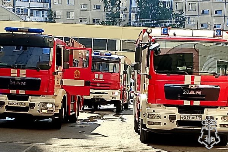 Петербургские росгвардейцы обнаружили возгорание в квартире жилого дома и организовали эвакуацию жильцов