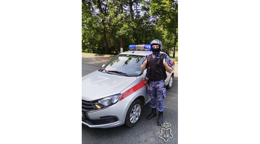 В Кронштадте сотрудники Росгвардии обследовали предмет, похожий на гранату, и обеспечили охрану места происшествия