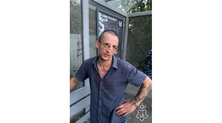 В городе Колпино сотрудники Росгвардии с поличным задержали рецидивистов, совершивших кражу из магазина