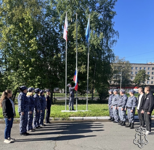 Сотрудники Росгвардии Санкт-Петербурга и Ленинградской области присоединились к празднованию Дня Государственного флага Российской Федерации