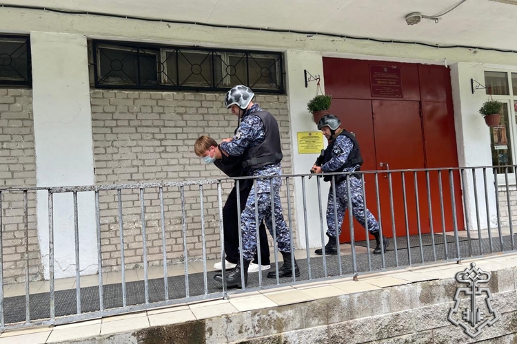 В Санкт-Петербурге и Ленинградской области сотрудники Росгвардии приняли участие во всероссийских учениях на территориях школ