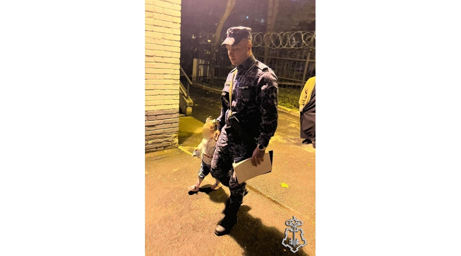 В Красногвардейском районе Петербурга росгвардейцы оперативно разыскали и вернули родителям пропавшего ребенка