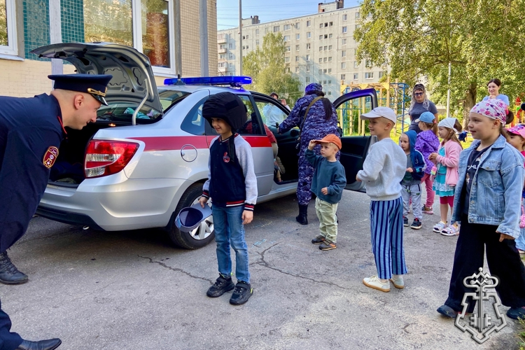 В городе Колпино росгвардейцы провели спортивное мероприятие для воспитанников детского сада