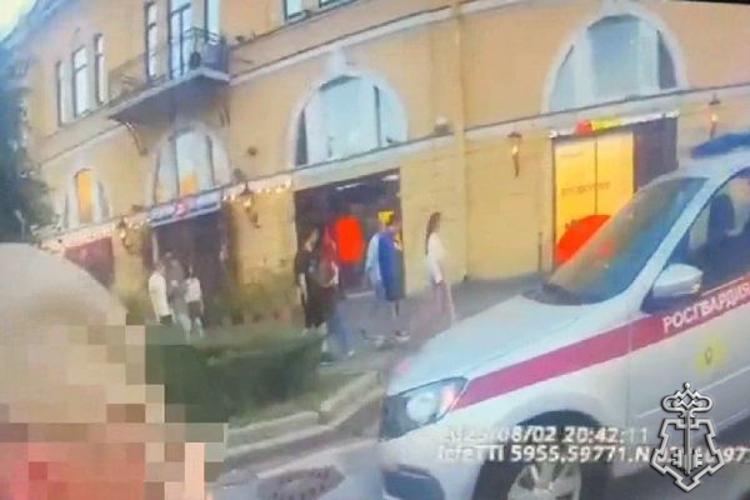 Наряд Росгвардии задержал рецидивиста, избившего мужчину неподалеку от станции метро в центре Санкт-Петербурга