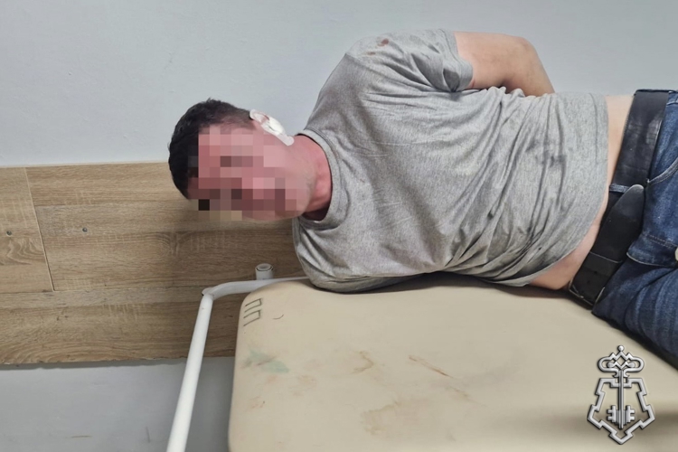 В Санкт-Петербурге сотрудники Росгвардии задержали хулигана, нанесшего телесные повреждения бригаде скорой помощи и охраннику больницы
