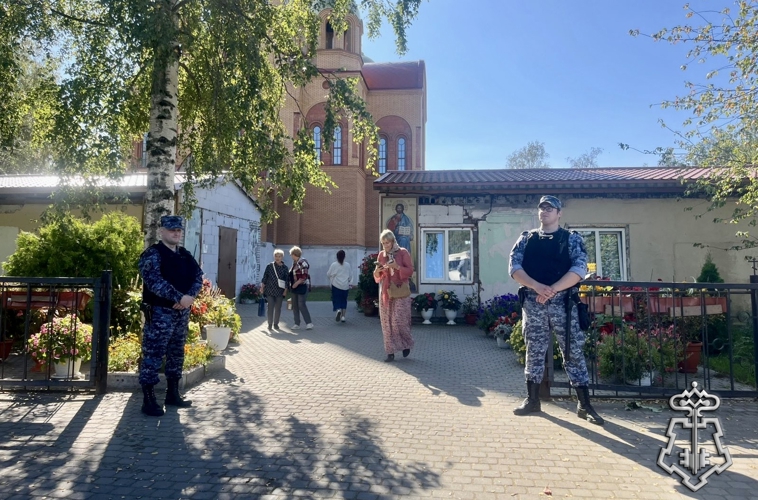 В Ленинградской области сотрудники Росгвардии обеспечили безопасность во время мероприятий в честь престольного праздника Усекновения главы святого Иоанна Предтечи