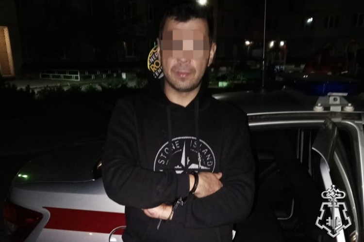 Наряд Росгвардии задержал гражданина, нанесшего побои девушке в парадной дома в Выборгском районе Петербурга