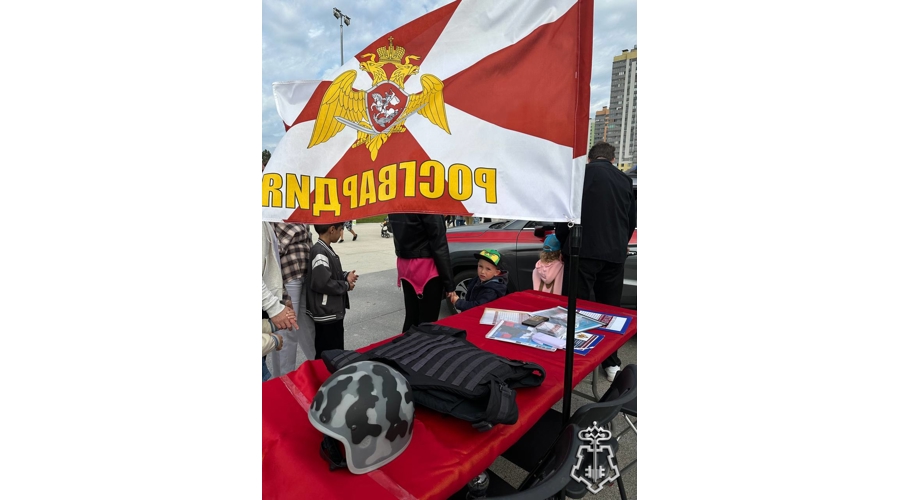 В Санкт-Петербурге представители Росгвардии приняли участие в мероприятиях, направленных на популяризацию службы 