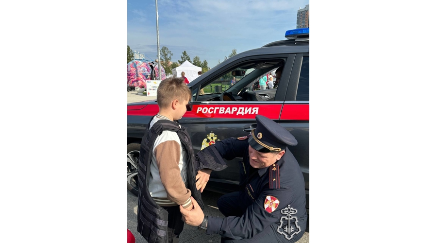 В Санкт-Петербурге представители Росгвардии приняли участие в мероприятиях, направленных на популяризацию службы 