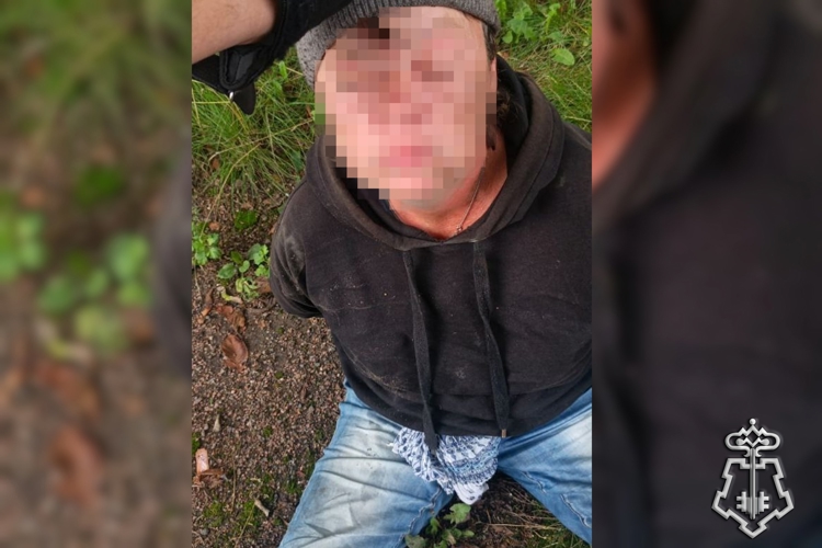 В Ленинградской области наряд Росгвардии задержал женщину, беспричинно угрожавшую ножом школьнику и его матери