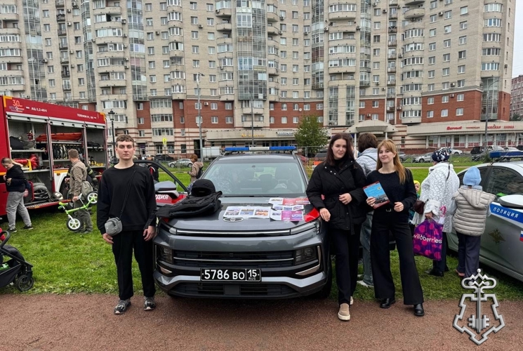 В Петербурге представители Росгвардии приняли участие в Большом семейном фестивале