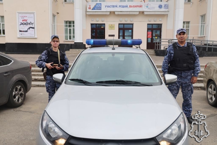 В Ленинградской области подразделения Росгвардии обеспечили правопорядок и безопасность граждан в Единый день голосов