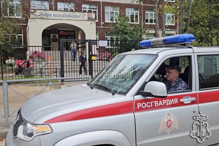 В Ленинградской области подразделения Росгвардии обеспечили правопорядок и безопасность граждан в Единый день голосов