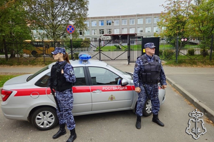 В Ленинградской области подразделения Росгвардии обеспечили правопорядок и безопасность граждан в Единый день голосов