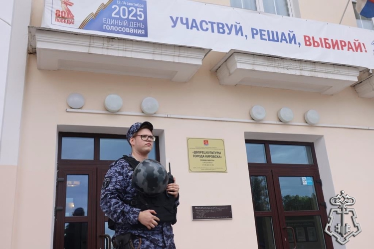 В Ленинградской области подразделения Росгвардии обеспечили правопорядок и безопасность граждан в Единый день голосов