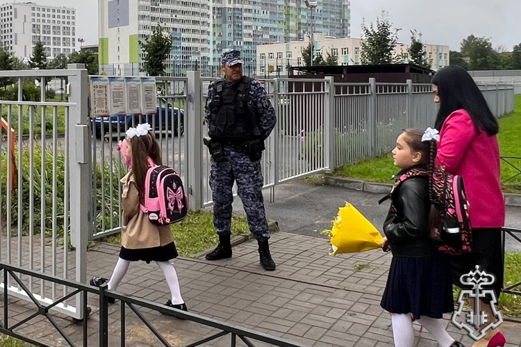 Росгвардия обеспечила правопорядок и безопасность в День знаний в Санкт-Петербурге и Ленинградской области