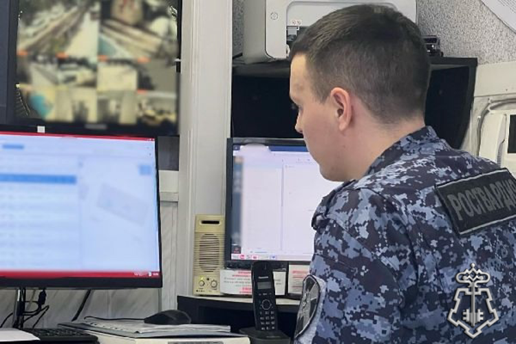 В Петербурге наряд Росгвардии задержал нарушительницу общественного порядка, имевшую при себе запрещенные вещества