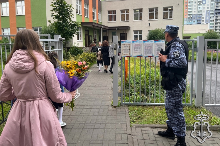Росгвардия обеспечила правопорядок и безопасность в День знаний в Санкт-Петербурге и Ленинградской области
