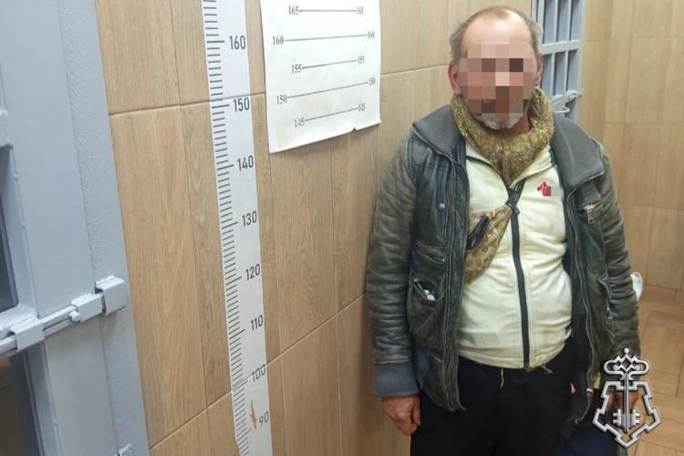 Петербургские росгвардейцы задержали дебошира, нанесшего серьезные травмы пенсионерке около церкви во Фрунзенском районе