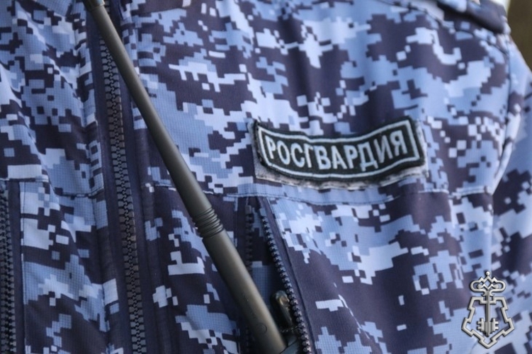 В Санкт-Петербурге наряд Росгвардии с поличным задержал правонарушителей, укравших товары из магазина электронных сигарет
