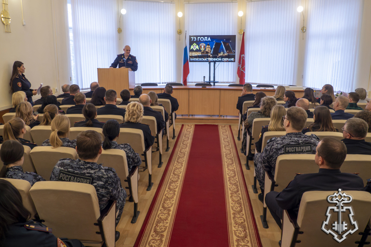 В Санкт-Петербурге в Управлении вневедомственной охраны состоялось торжественное совещание, посвященное 73-й годовщине со Дня образования службы 