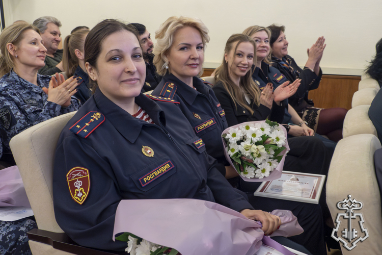 В Санкт-Петербурге в Управлении вневедомственной охраны состоялось торжественное совещание, посвященное 73-й годовщине со Дня образования службы 