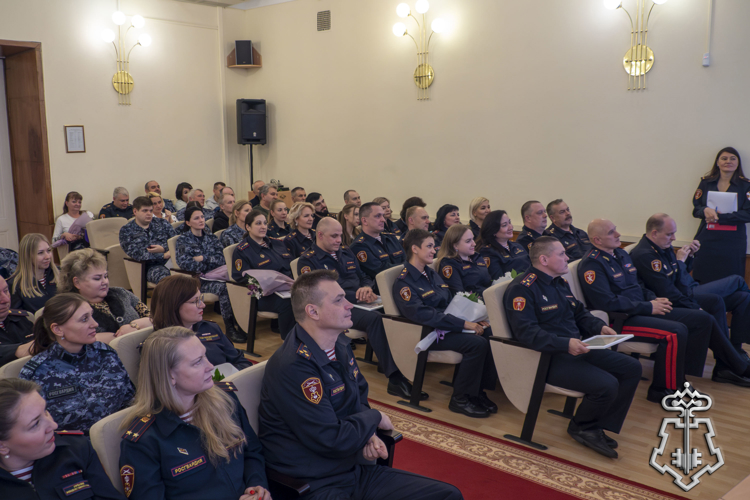 В Санкт-Петербурге в Управлении вневедомственной охраны состоялось торжественное совещание, посвященное 73-й годовщине со Дня образования службы 