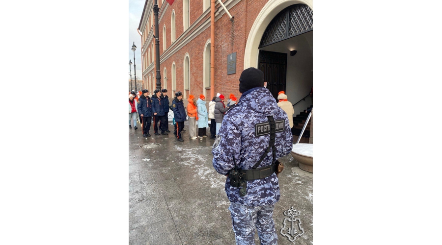 В Петербурге представители Росгвардии приняли участие в обеспечении  охраны общественного порядка при проведении проекта «Уроки с путешествием»