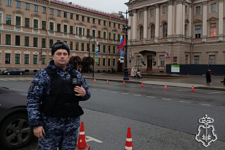 Сотрудники вневедомственной охраны приняли участие в обеспечении правопорядка при проведении мероприятий, посвященных празднику Дня народного единств