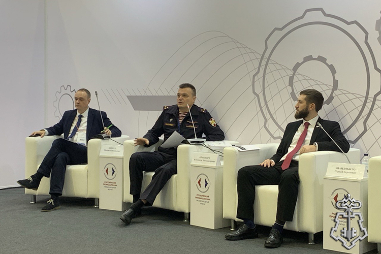 Представитель Росгвардии принял участие в международном форуме-выставке «Российский промышленник – 2025»
