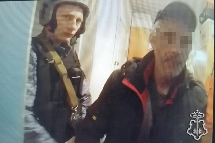 Петербургские росгвардейцы задержали гражданина, выстрелившего из аэрозольного пистолета во время конфликта в коммунальной квартире 