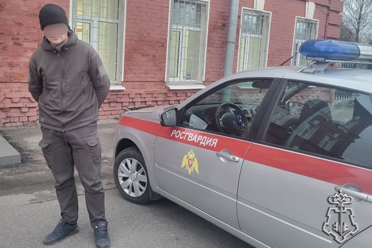 В Санкт-Петербурге наряд Росгвардии задержал находившегося в федеральном розыске вора-рецидивиста