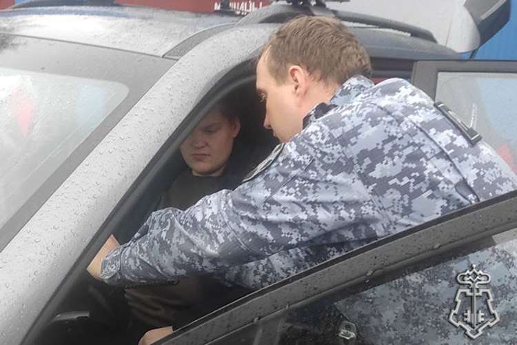 В  Ленинградской области росгвардейцы провели встречу со студентами, посвященную Дню призывника