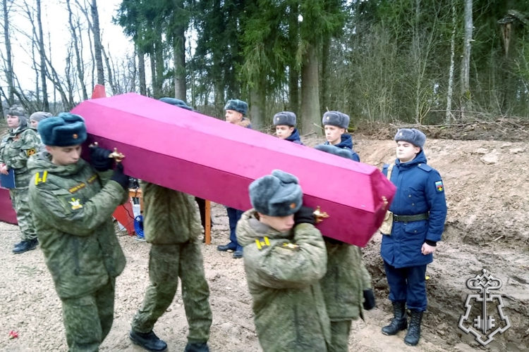 В Ленинградской области сотрудники Росгвардии почтили память погибших в пересыльном лагере «Дулаг-102» соотечественников