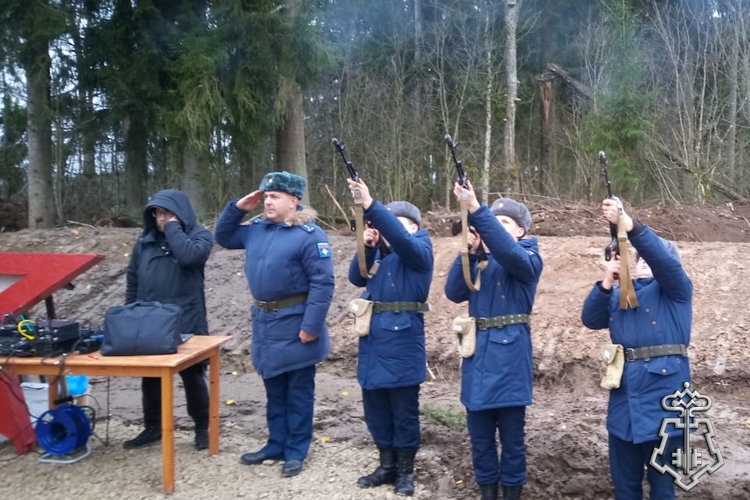 В Ленинградской области сотрудники Росгвардии почтили память погибших в пересыльном лагере «Дулаг-102» соотечественников
