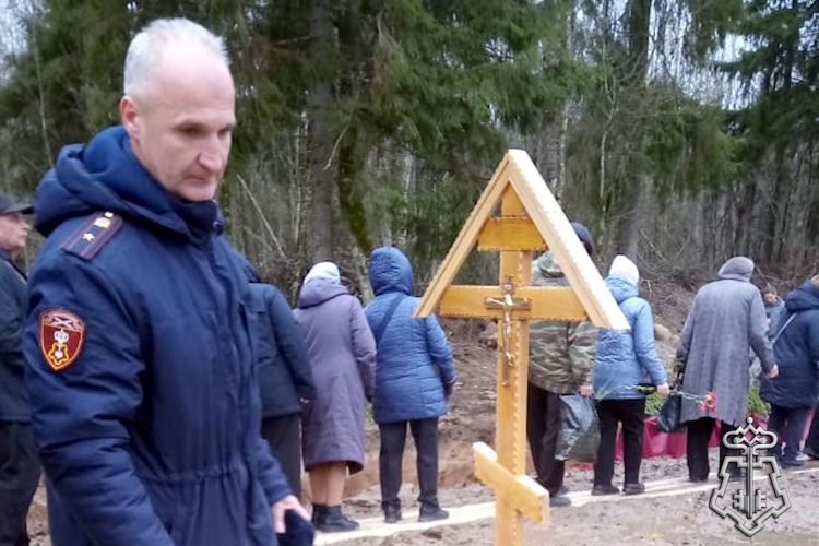 В Ленинградской области сотрудники Росгвардии почтили память погибших в пересыльном лагере «Дулаг-102» соотечественников