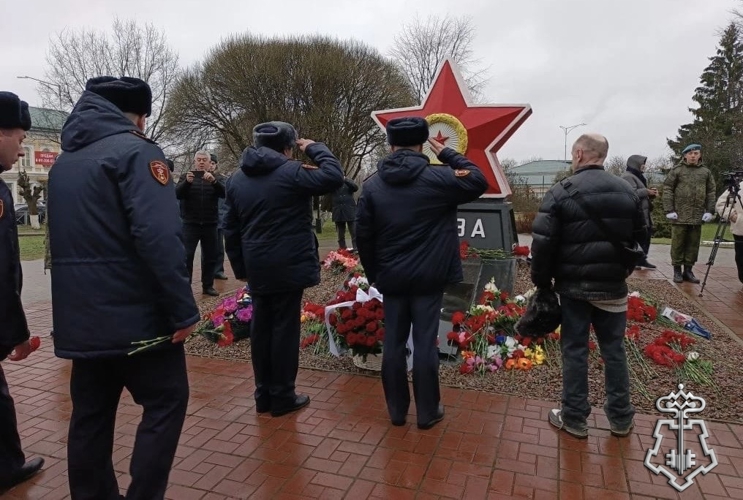 В Ленинградской области росгвардейцы приняли участие в торжественно-траурных мероприятиях, посвященных 84-й годовщине освобождения Тихвина от немецко-фашистских захватчиков