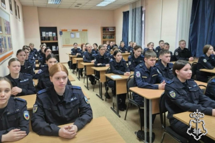 Представительница Росгвардии провела встречу с учащимися Кировского филиала «Санкт-Петербургской академии милиции им. Н.А. Щёлокова»