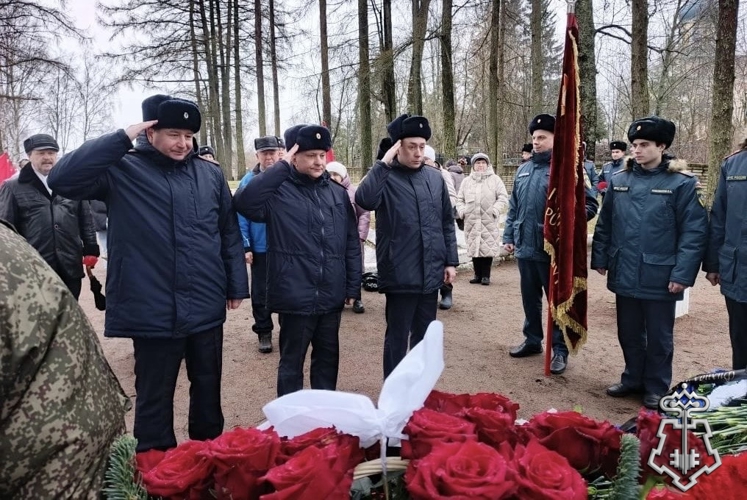 В Ленинградской области росгвардейцы приняли участие в торжественно-траурных мероприятиях, посвященных 84-й годовщине освобождения Тихвина от немецко-фашистских захватчиков 