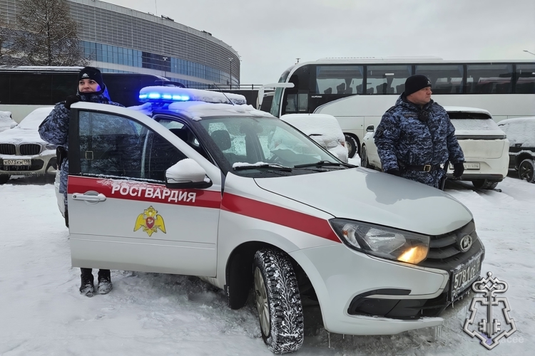 В Санкт-Петербурге сотрудники Росгвардии обеспечивают безопасность во время проведения Губернаторской ёлки