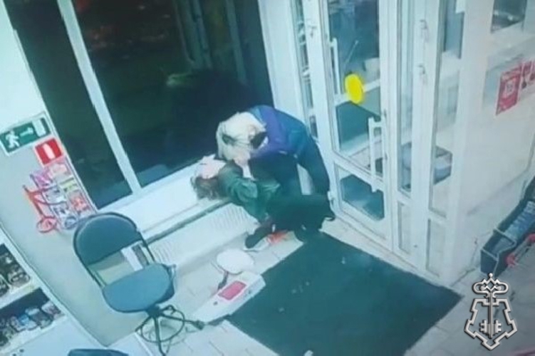 В Санкт-Петербурге сотрудники Росгвардии задержали правонарушительницу, устроившую погром в супермаркете