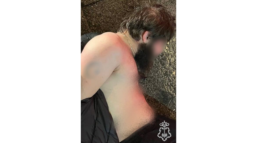 В Санкт-Петербурге наряд Росгвардии задержал вооруженного ножом дебошира, угрожавшего персоналу бара 