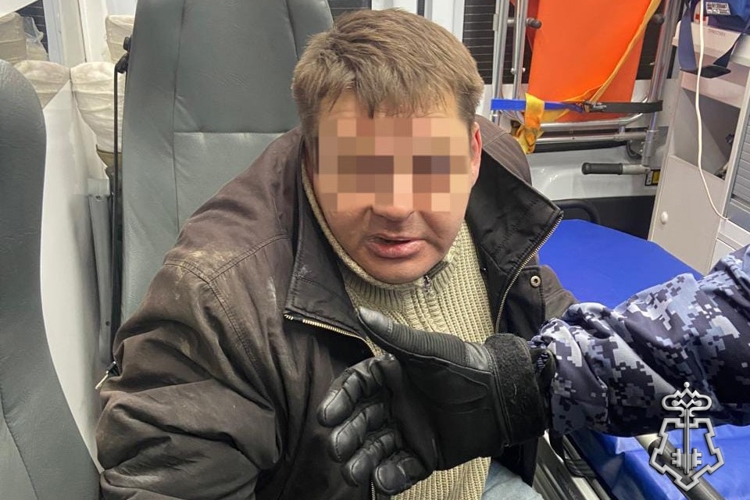 В центре Санкт-Петербурга наряд Росгвардии задержал хулигана, ударившего по лицу фельдшера скорой помощи