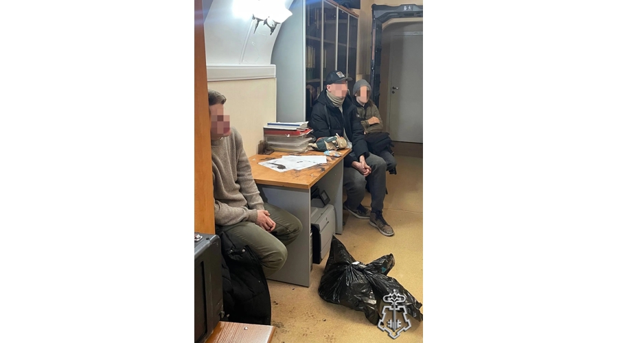 На Васильевском острове росгвардейцы задержали правонарушителей, проникших на склад оргтехники одного из городских вузов