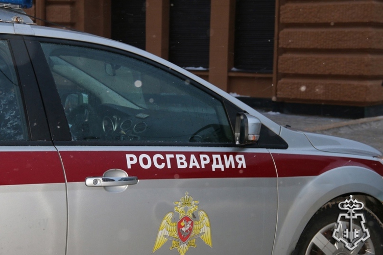 В Санкт-Петербурге наряд Росгвардии оказал доврачебную помощь подростку с ножевым ранением на территории учебного заведения