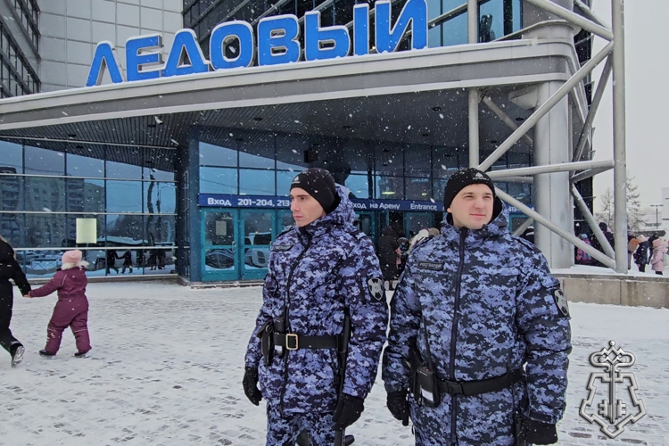 В Санкт-Петербурге сотрудники Росгвардии обеспечивают безопасность во время проведения Губернаторской ёлки