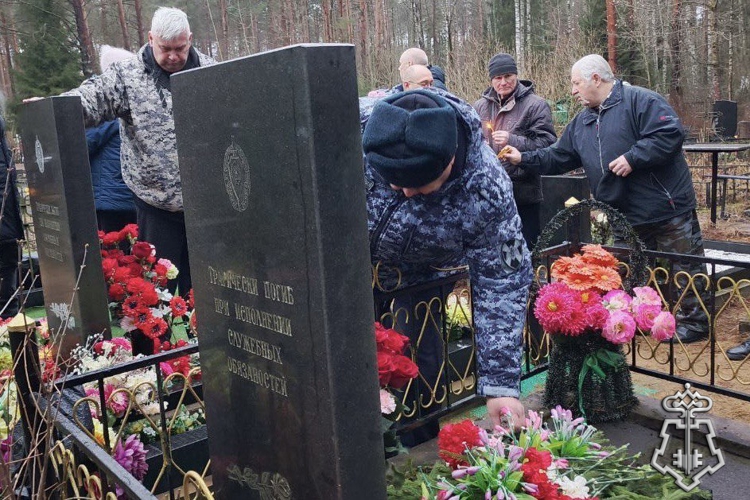 В Санкт-Петербурге представители Росгвардии почтили память сослуживцев, погибших при исполнении служебного долга