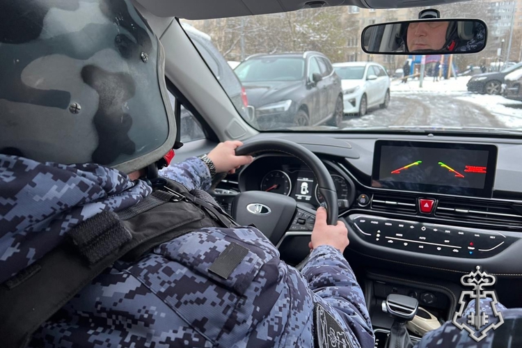 В Колпинском районе сотрудники Росгвардии обнаружили ребенка, который убежал от бабушки 