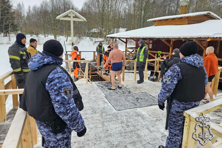Сотрудники Росгвардии обеспечили правопорядок в праздник Крещения в Санкт-Петербурге и Ленинградской области